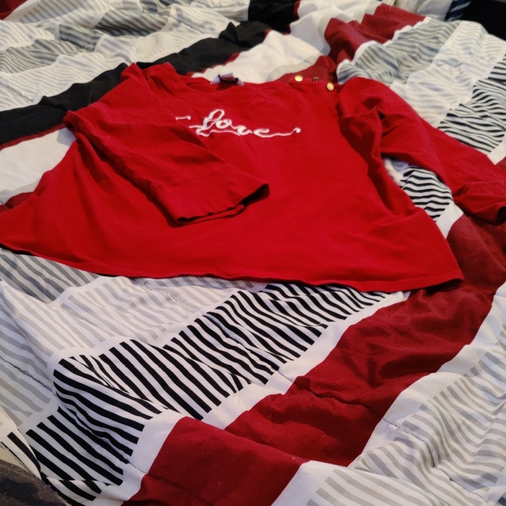 Liz Claiborne Pre-owned Red Long Sleeve Top with Love Script
